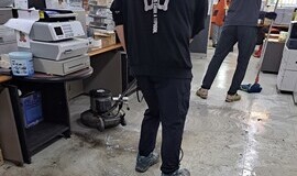 사무실 왁스청소작업